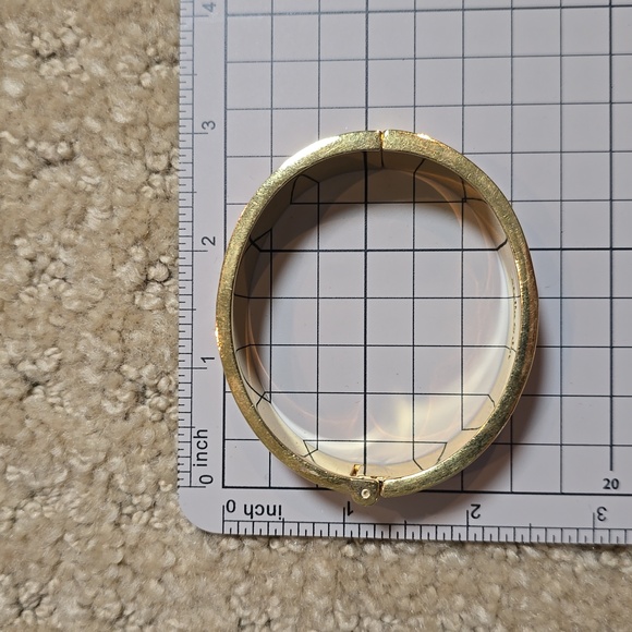 Stella & Dot Eleanor Enamel Hinged Bangle Bracelet with Magnetic Clasp Gold Tone - Picture 6 of 7